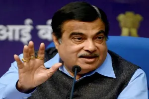 वित्त मंत्रालय ठेकेदारों की बैंक गारंटी को जमानती बॉन्ड में बदलने पर सहमत: गडकरी 