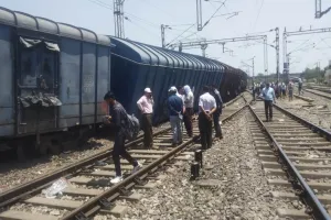 MP : कटनी के पास मालगाड़ी के चार डिब्बे पटरी से उतरे