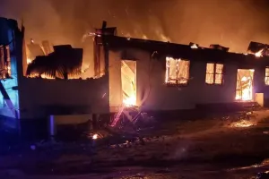 गुयाना में स्कूल के छात्रावास में आग लगने से 19 बच्चों की मौत, कई झुलसे 