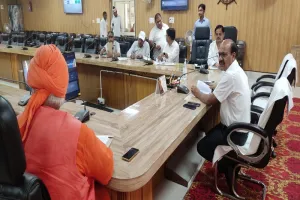 बिजनौर : गैरहाजिर रहने वाले अधिकारियों के प्रति डीएम ने जताई नाराजगी, स्पष्टीकरण तलब करने के दिए निर्देश 