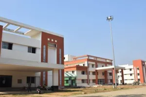 बरेली : देरी से आए आठ कर्मी, प्रभारी चिकित्साधिकारी ने लगाई अनुपस्थिति