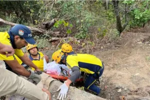 टिहरी: हाईवे के समीप हुआ बड़ा हादसा, पेट्रोल टैंकर गिरा खाई में, चालक की हुई मौत 
