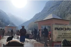 Chardham Yatra:पल-पल बदल रहा चारधाम का मौसम, चटक धूप के साथ खिले श्रद्धालुओं के चेहरे 