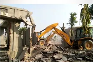 जसपुर: नाले पर बना दोमंजिला पालिका भवन किया ध्वस्त 