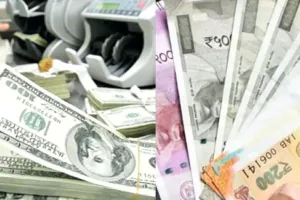 शुरुआती कारोबार में अमेरिकी डॉलर के मुकाबले रुपया छह पैसे चढ़कर 82.54 पर पहुंचा