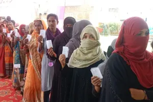 UP Nikay Chunav 2023 : Fatehpur में कुल 52.50 फीसदी मतदान, कहीं दौड़ती दिखी साइकिल, कहीं खिलखिलाता नजर आया कमल