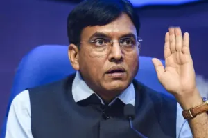 औषधि उद्योग वैश्विक प्रतिस्पर्धा के लिए गुणवत्ता, किफायती विनिर्माण पर दें ध्यान: मांडविया 