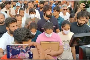 हरिद्वार: मेडल लेकर पहुंचे हर की पौड़ी, फूट-फूट कर रोए पहलवान  