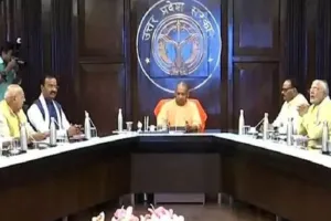 योगी सरकार ने खोला खुशियों का पिटारा...गन्ने की कीमत बढ़ी, व्यापारियों-उद्यमियों को भी बड़ी राहत