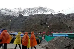 चमोली: मंदाकिनी नदी के पास फंसे युवक, एसडीआरएफ ने किया रेस्क्यू 