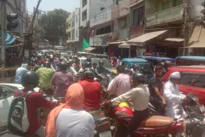 प्रयागराज : तीन महीने बंद रहेगा निरंजन पुल वाली सड़क, पहले दिन से लगा पूरे शहर में जाम