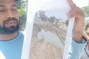 बरेली: आंवला सांसद के गांव का हाल बदहाल, पंचायत घर से लेकर भट्टे तक कच्ची सड़क बनी मुसीबत