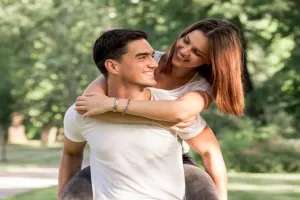 शादी के बाद भी ऐसे ले सकते हैं सिंगल लाइफ का मजा, इन दिनों चल रहा वीकेंड मैरिज का ट्रेंड 