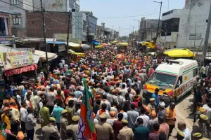 अमेठी : भाजपा प्रदेश अध्यक्ष और स्मृति ईरानी के मेगा रोड शो में फंसी रही एम्बुलेंस