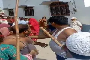 Video: बहराइच में मस्जिद पर कब्जे को लेकर जमकर हुई मारपीट, आधा दर्जन घायल