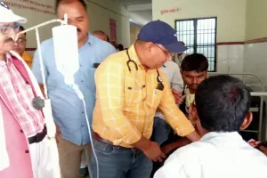 रायबरेली: कांग्रेसियों ने मनाया राहुल गांधी का जन्मदिन, अस्पताल पहुंचकर मरीजों को वितरित किए फल 