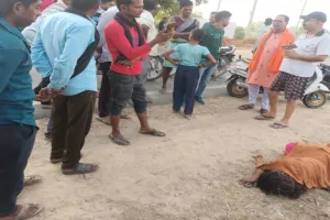 बहराइच : गश्त करती रही पुलिस, सड़क पर कराहती रही अज्ञात महिला