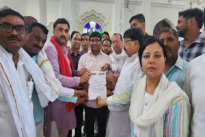 अयोध्या : मनमाने ढंग से हाऊस और वाटर टैक्स निर्धारण को लेकर सपा ने दिया ज्ञापन 