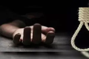 बाराबंकी : संदिग्ध परिस्थितियों में साड़ी के फंदे से लटकता पाया गया युवक का शव