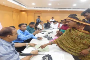 संत कबीर नगर : डीएम ने शिकायती संदर्भों के त्वरित निस्तारण हेतु शुरू की एक नई पहल