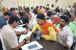 प्रयागराज : समाधान दिवस में डीएम ने सुनी समस्याएं, निस्तारण का दिया निर्देश