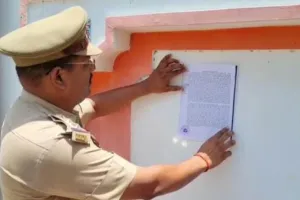 प्रयागराज : पूर्व विधायक विजय मिश्रा के भतीजे मनीष मिश्रा के करोड़ों के मकान पर चस्पा हुई नोटिस