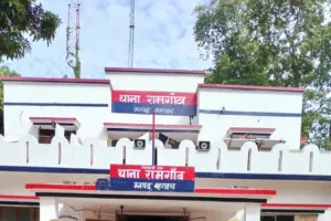 बाराबंकी : युवक का फंदे से लटकता मिला शव, बुधवार शाम से था लापता