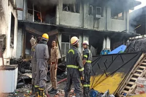 उन्नाव: चमड़ा फैक्ट्री में लगी भीषण आग, लखनऊ व कानपुर से पहुंचीं दमकल की गाड़ियां