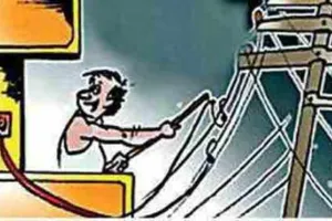 लखनऊ : 56 लोगों को बिजली चोरी करते हुए पकड़ा गया, वहीं 30 लाख रुपये की वसूली भी की गई