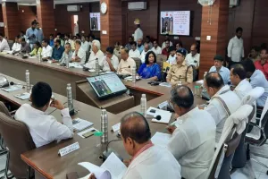 जौनपुर : जनपद के प्रभारी मंत्री ने किया विकास कार्यक्रमों की समीक्षा