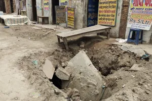 अयोध्या : संवरने से पहले ही बिखरने लगा रामपथ, जगह-जगह टूट रहे डक्ट