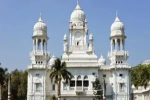 लखनऊ : केजीएमयू में एमबीबीएस छात्रा से छेड़छाड़, पीड़िता ने पुरूष नर्स पर लगाया आरोप