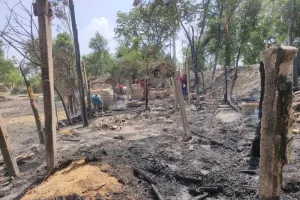 बहराइच : अज्ञात कारणों से लगी आग, चार मकानों की गृहस्थी हुई जलकर राख