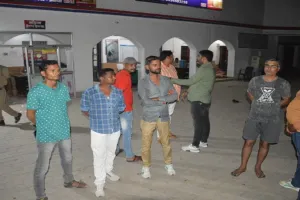 अयोध्या : खनन अधिकारी के आवास से तीन संदिग्ध हिरासत में