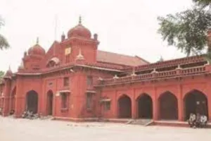 बरेली कॉलेज में पुलिस ने चार नकलची पकड़े 