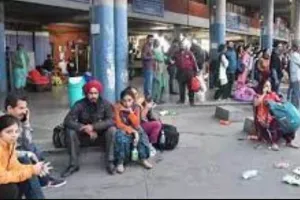 पंजाब परिवहन और पीआरटीसी के अनुबंधित कर्मचारी हड़ताल पर, सड़कों से नदारद दिखी बसें