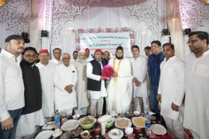 लखनऊ: ईदगाह पहुंचे सपा मुखिया अखिलेश यादव, मुस्लिम धर्मगुरुओं को दी बकरीद की बधाई 