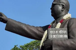 भदोही में अम्बेडकर प्रतिमा हटाने पहुंची टीम पर पथराव, सात हिरासत में