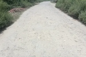 अयोध्या: कोंधा मार्ग पर छह किलोमीटर की सड़क में 36 से अधिक गड्डे, पैदल चलना मुश्किल