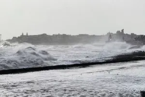 Pakistan: तेज हवाओं और ऊंची लहरों ने दी चक्रवात ‘बिपारजॉय’ के आगमन की आहट, हजारों लोगों ने छोड़ा घर