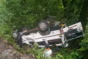 Road Accident: बदरीनाथ धाम के दर्शन के लिए जा रहे राजस्थान के तीर्थयात्रियों का वाहन खाई में गिरा, सभी घायल