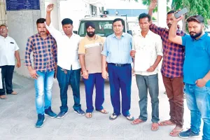 Gadarpur News: जलभराव होने से ग्रामीण परेशान, रजिस्ट्रार कानूनगो को सौंपा ज्ञापन, कार्रवाई न होने पर प्रदर्शन की चेतावनी