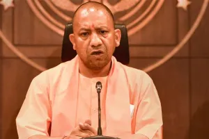 वाराणसी मंडल के 19 श्रमिक परिवारों के बुरे वक्त की साथी बनी योगी सरकार, 36.5 लाख रुपए की मदद