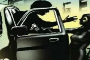 अमरोहा : चलती कार में युवती से दुष्कर्म, दोस्त की मदद से दो दिन तक बनाया बंधक 