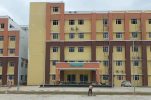 हरदोई: मेडिकल कालेज के फ्रीजर में उतरे करंट से महिला बेहोश, मची भगदड़