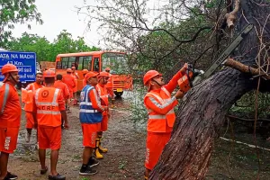चक्रवात 'बिपरजॉय' ने गुजरात में छोड़े तबाही के निशान, अब कमजोर पड़ा 