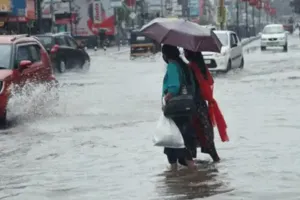 मुंबई में भारी बारिश, शिंदे ने बाढ़ रोकने की प्रणाली के काम करने का किया दावा, विपक्ष ने साधा निशाना