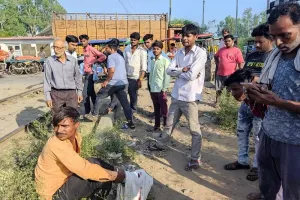 संभल : चलती ट्रेन से उतर रहे युवक के पैर का कटा पंजा, रेलवे क्रॉसिंग 36बी पर हुआ हादसा 