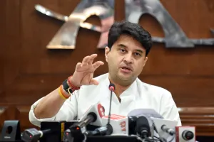 रूस में फंसे यात्रियों को गंतव्य तक पहुंचाया जाएगा सुरक्षित : ज्योतिरादित्य सिंधिया