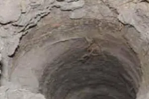 ललितपुर: बोरवेल में गिरा युवक, प्रशासन ने कड़ी जद्दोजहद के बाद सुरक्षित निकाला